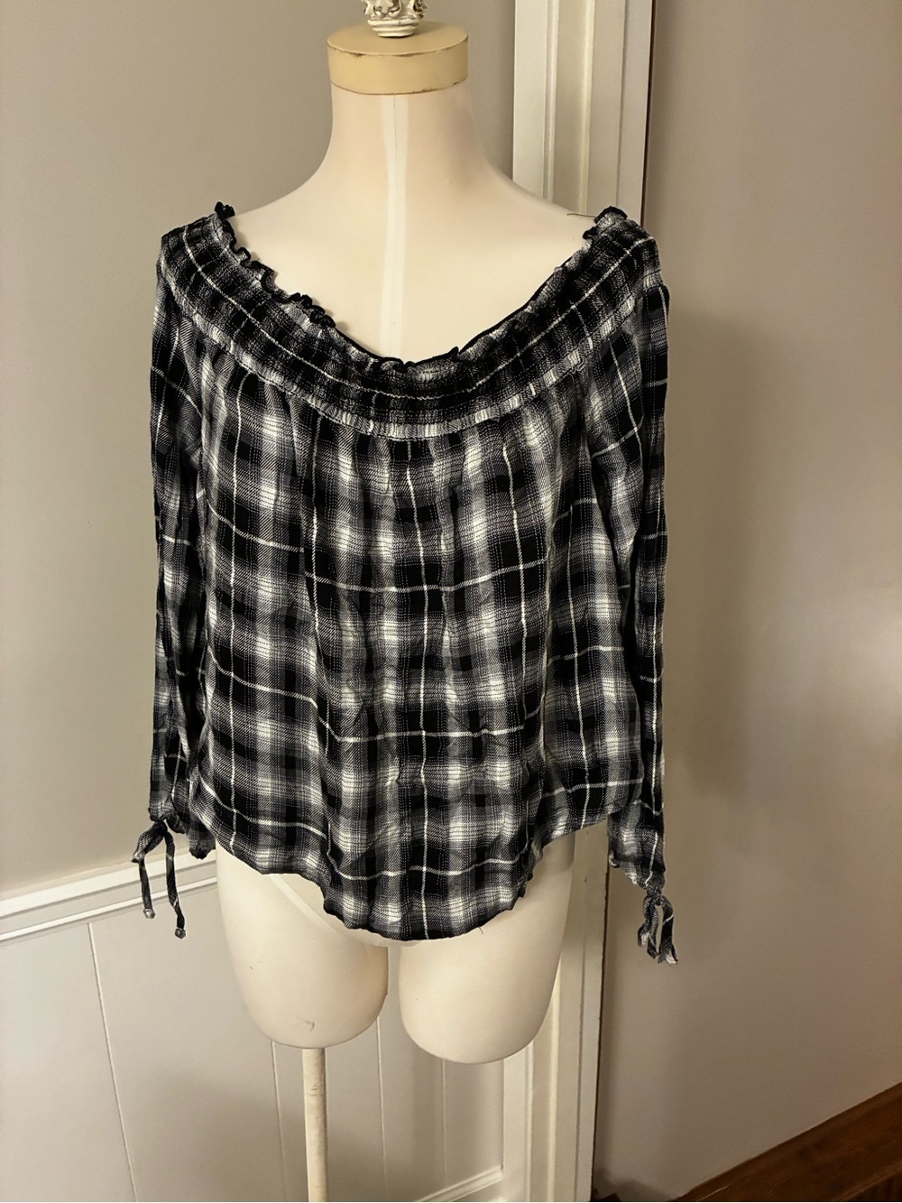 Mossimo Supply Co. Black and White Off The shoulder Plaid Crop Top